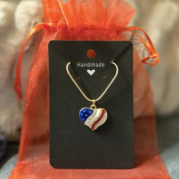 Handmade Gold Heart Shaped Earring And Necklace Set - Picture 3 of 3